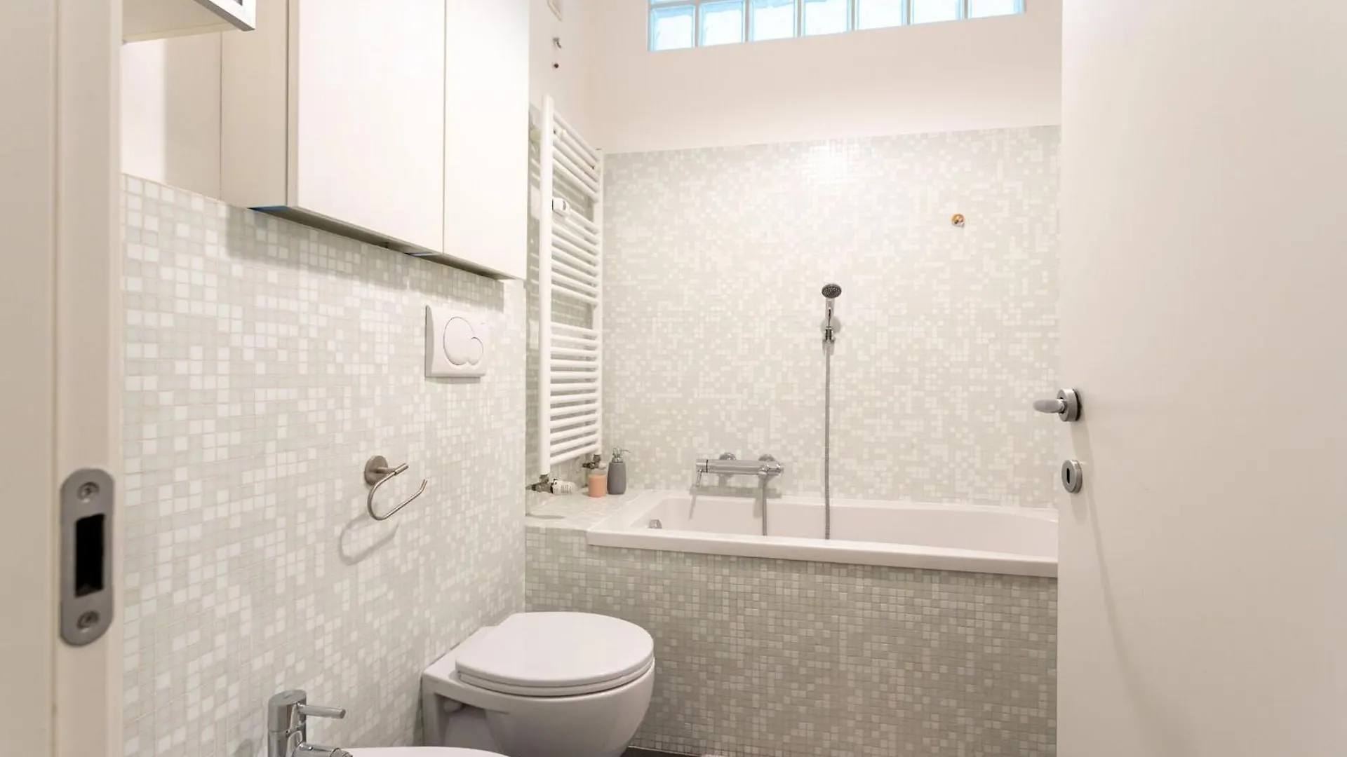 Apartment Caracciolo Sempione Fiera By Halldis Milan